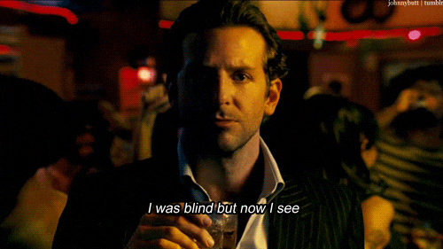 Bradley Cooper en Limitless (2011) bajo el efecto de la pastilla NZT-48, con la mirada acelerada por la capacidad cognitiva desbloqueada